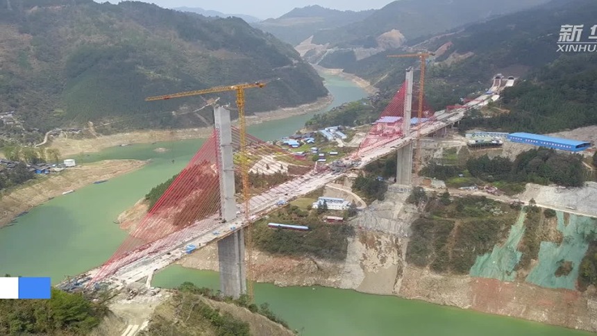 建设中的贵州剑榕高速清水江特大桥