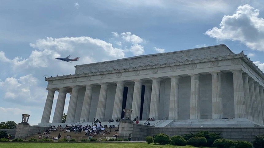 记者连线 | 弗洛伊德葬礼当天 华盛顿举办纪念活动