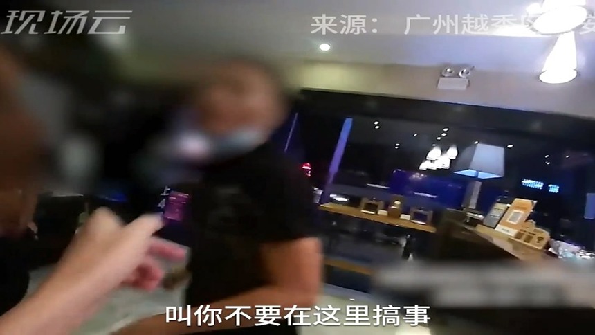 醉汉骚扰女士还殴打民警 结局令人舒畅